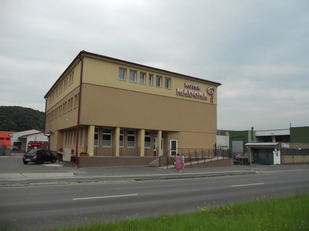 Motel Madona Banská Bystrica Exteriör bild