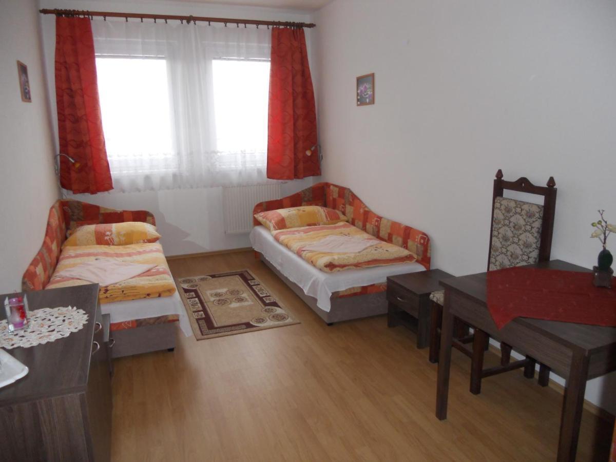 Motel Madona Banská Bystrica Rum bild
